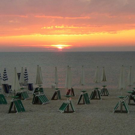 Hotel Chiaraluna Civitanova Marche Ngoại thất bức ảnh