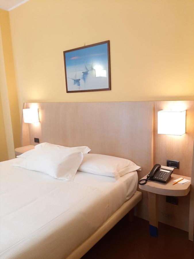 Hotel Chiaraluna Civitanova Marche Ngoại thất bức ảnh