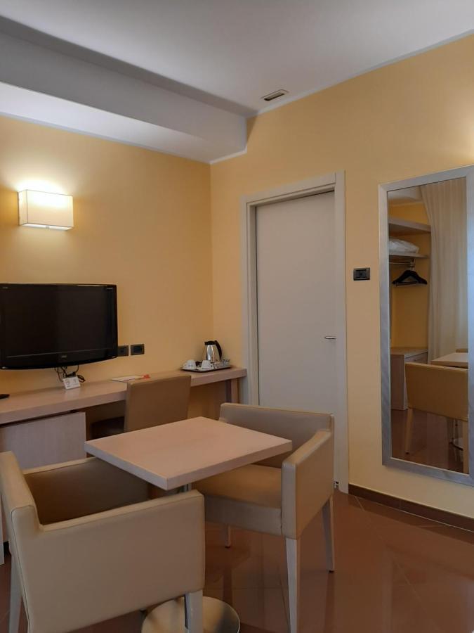 Hotel Chiaraluna Civitanova Marche Ngoại thất bức ảnh